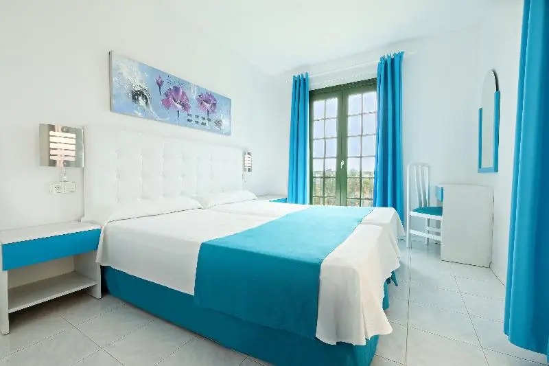 Standard Double room with balcony (full double bed)