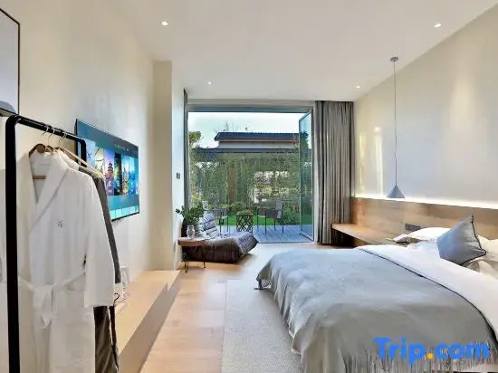 Standard Double room with courtyard view (full double bed)