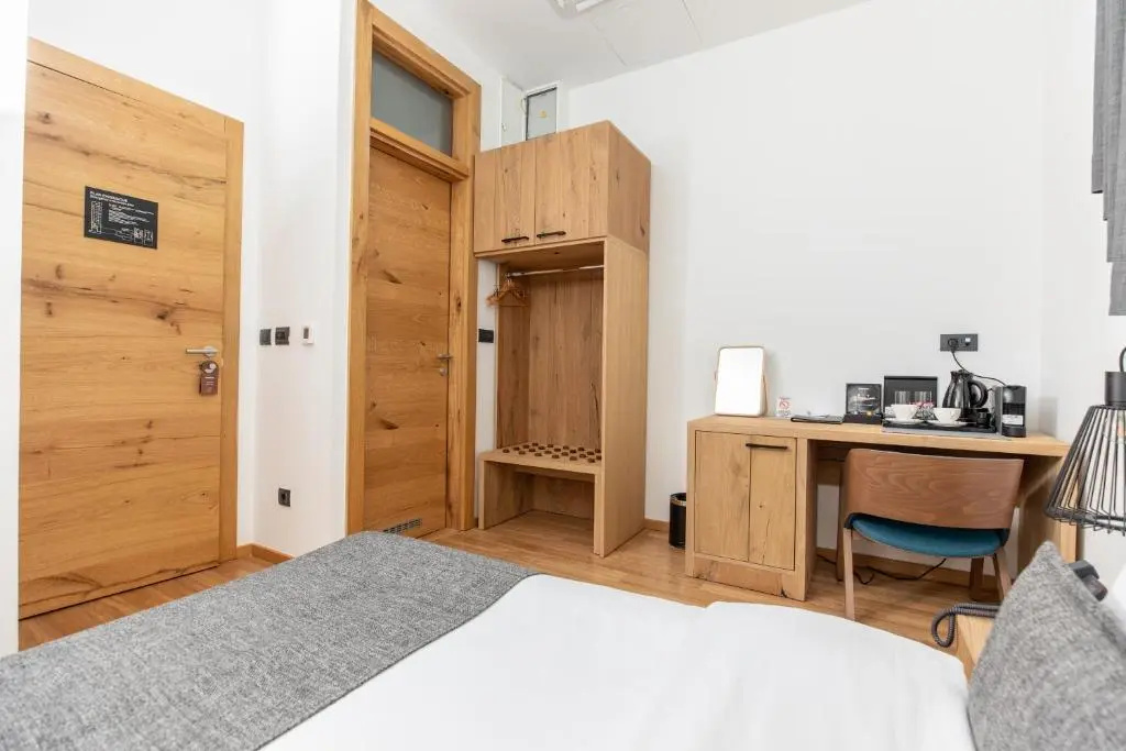 Economy room