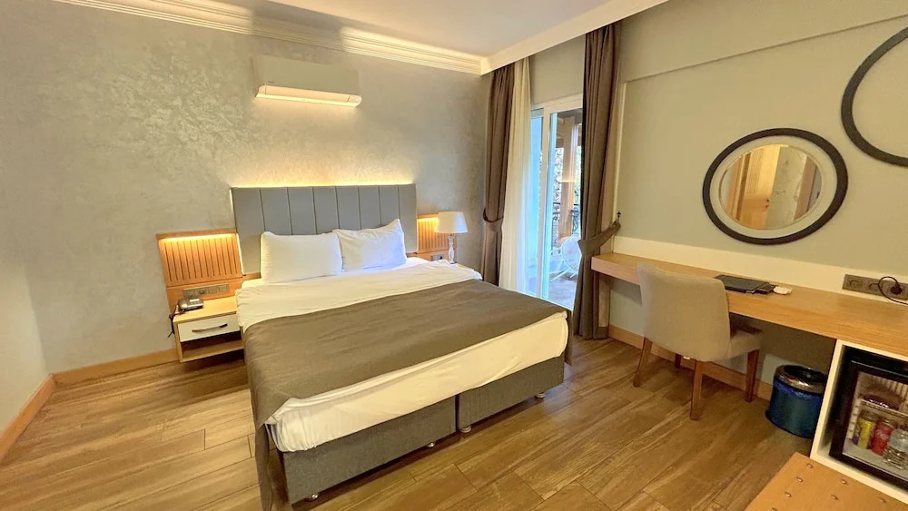 Superior Double room (full double bed)