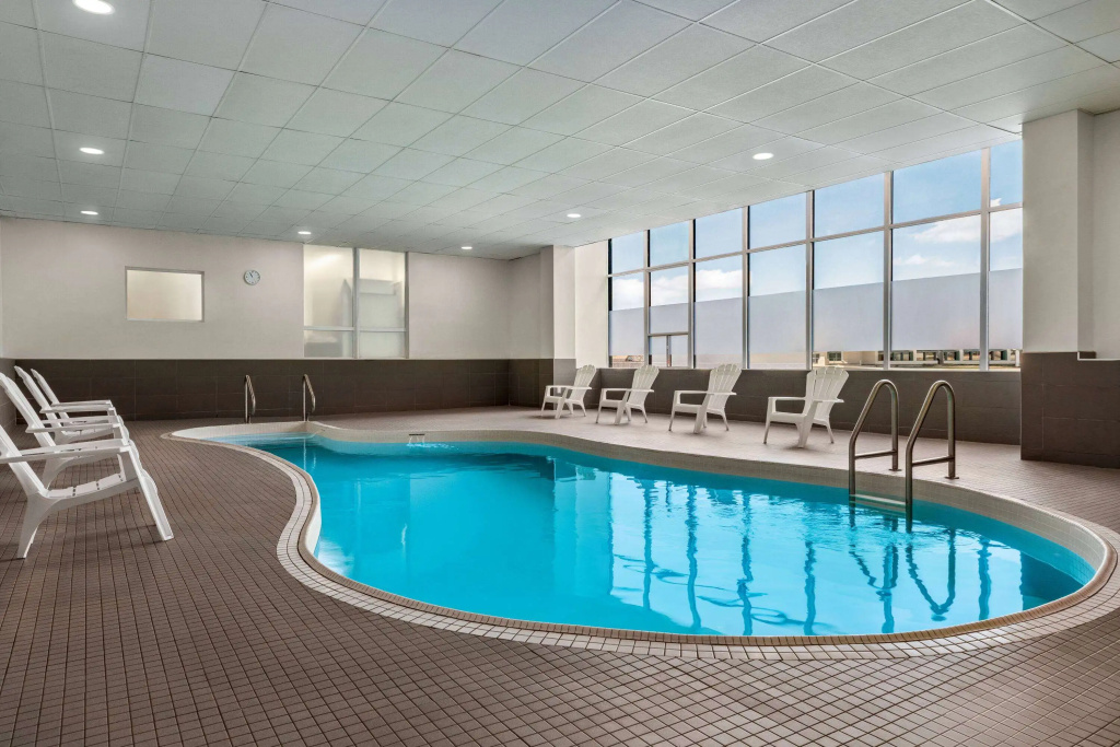 Ramada by Wyndham Niagara Falls Near the Falls - 3