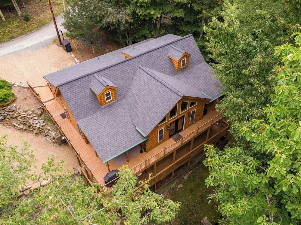 The Mountainbriar Lodge