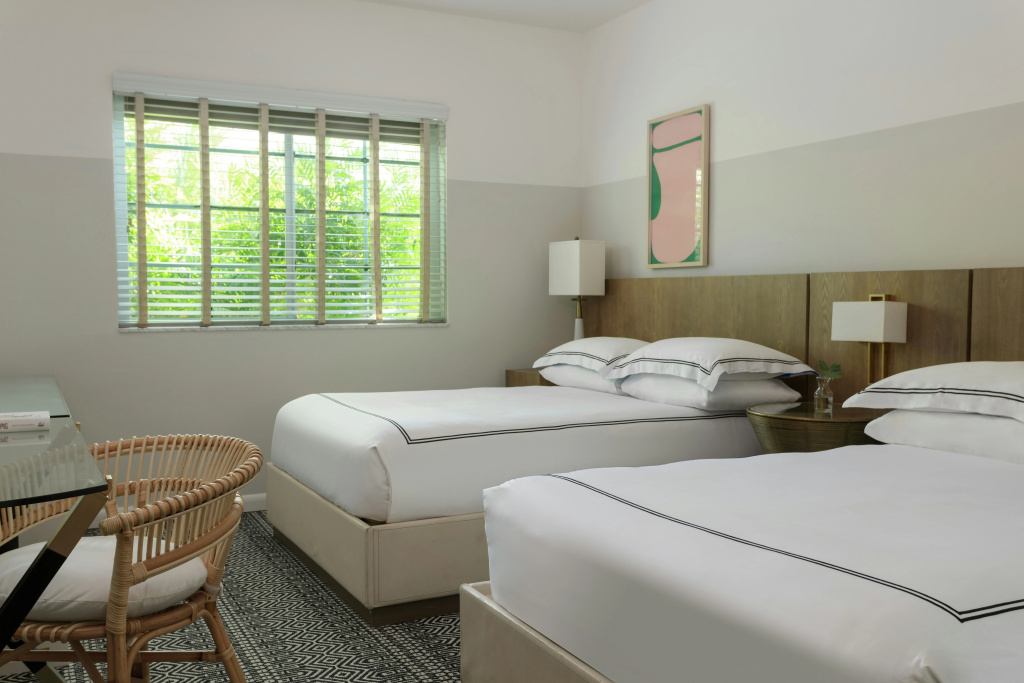 Kimpton Surfcomber Hotel by IHG — 3