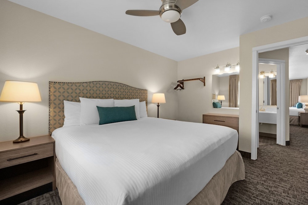 Pelican Shores Inn — 5