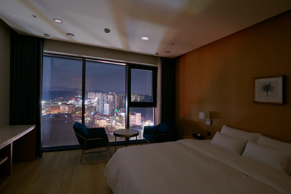 Standard Double room (full double bed)
