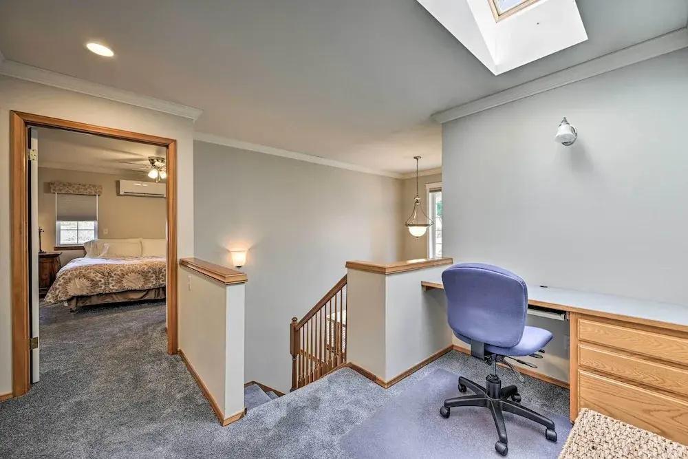 Welcoming Edmonds Vacation Rental w/ Fireplace!