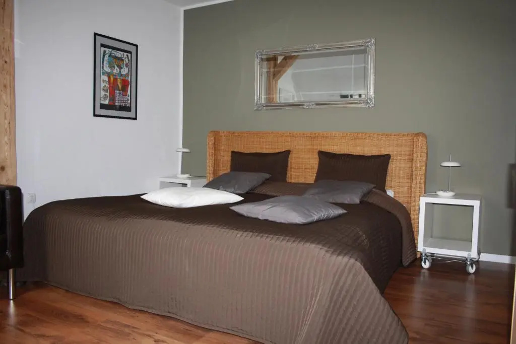 3 Bedrooms Apartment