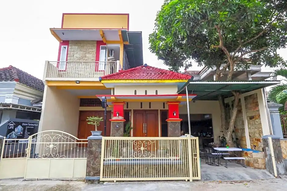 OYO Life 3064 Mahameru Kost Putra