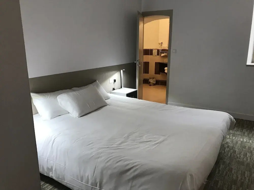 Superior Double room with courtyard view (full double bed)