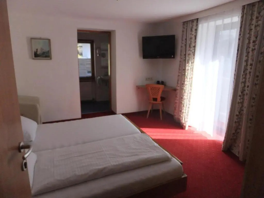 Classic Double room with balcony full double bed