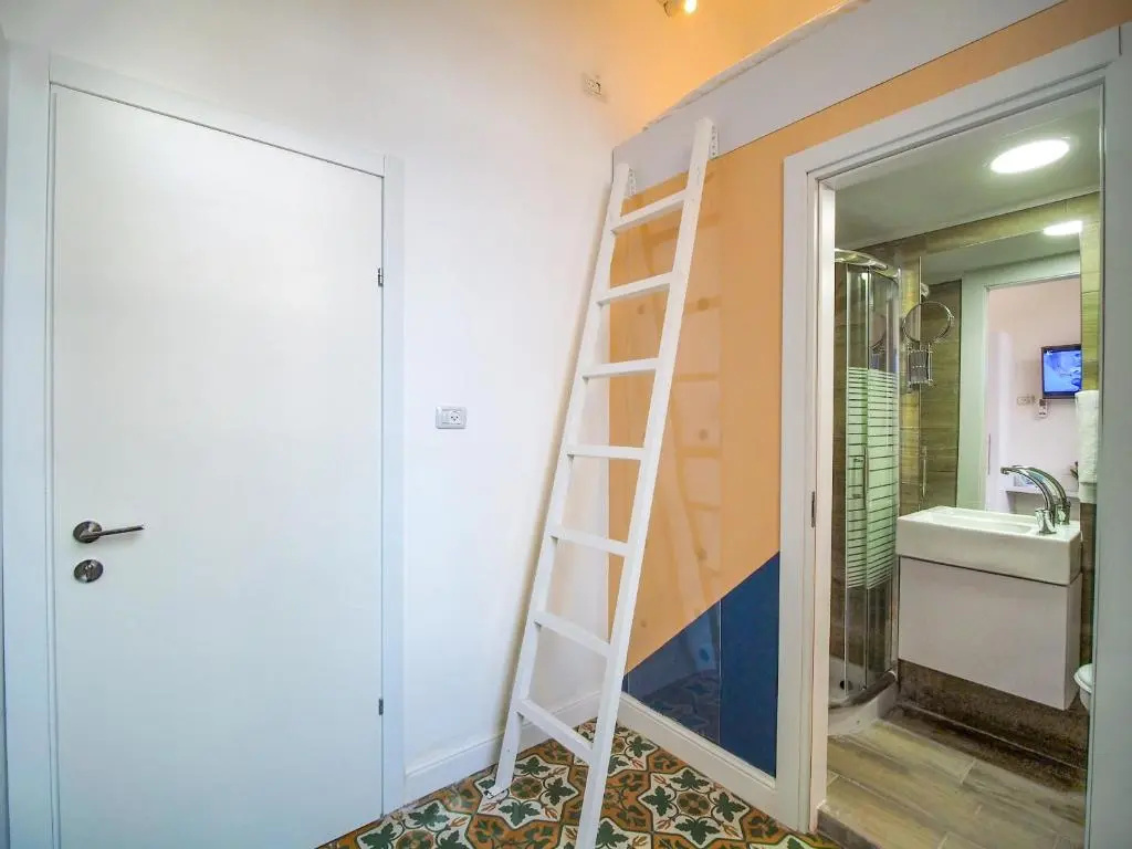 Economy Single Studio