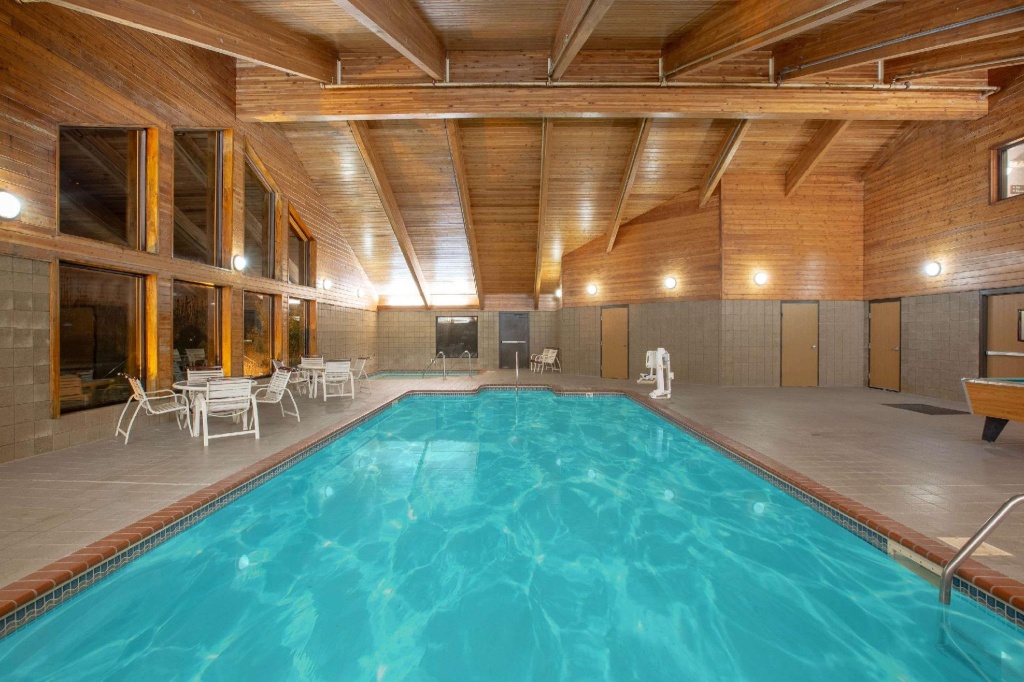 AmericInn by Wyndham Coralville - 4
