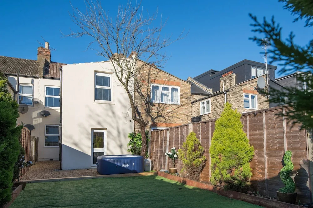 Immaculate 2-bed House in London