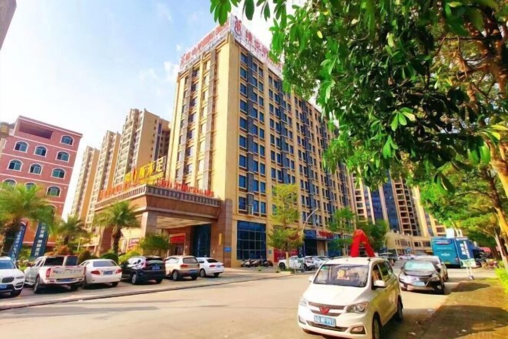 Vienna International Hotel (Yangxifuda) in Yangjiang