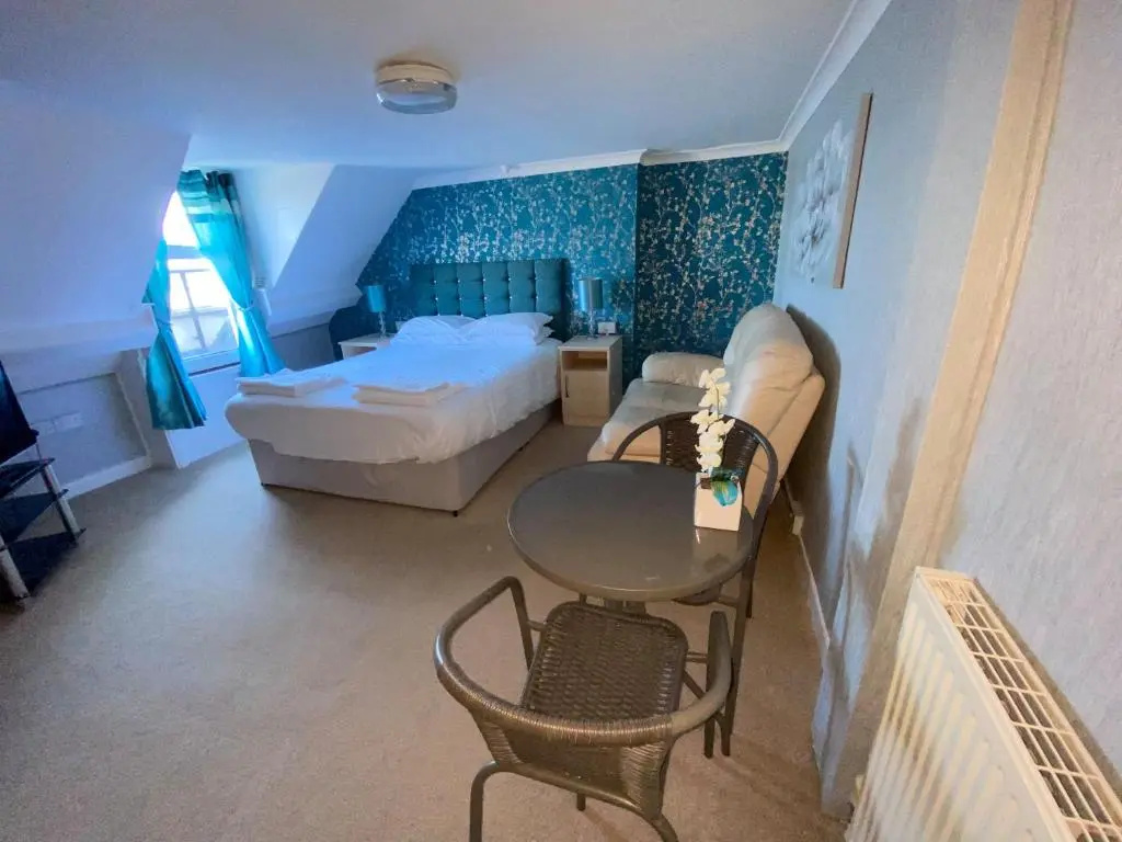 Superior Double room with sea view (full double bed)