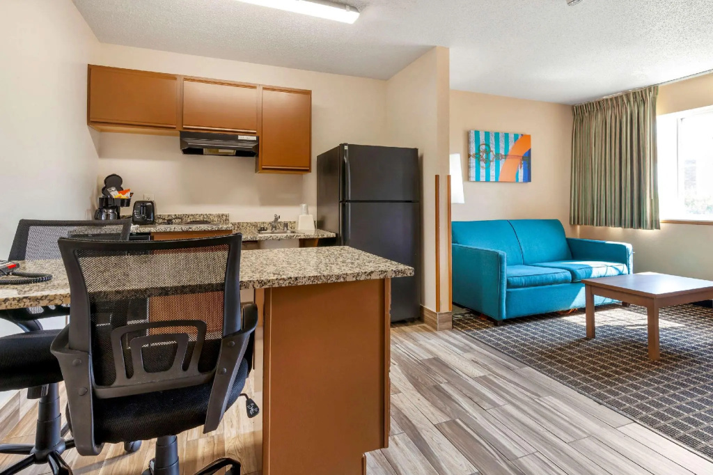 Double Suite (full double bed)