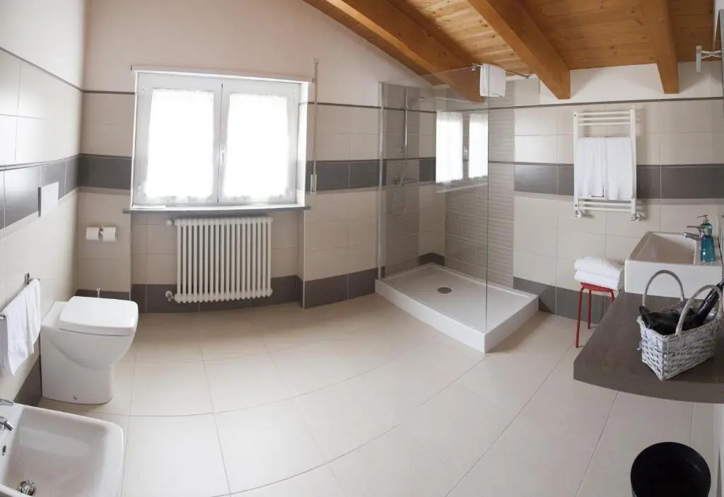 Deluxe Double room with balcony (full double bed)