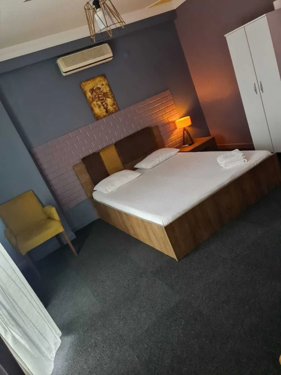 Retro Suites — 2