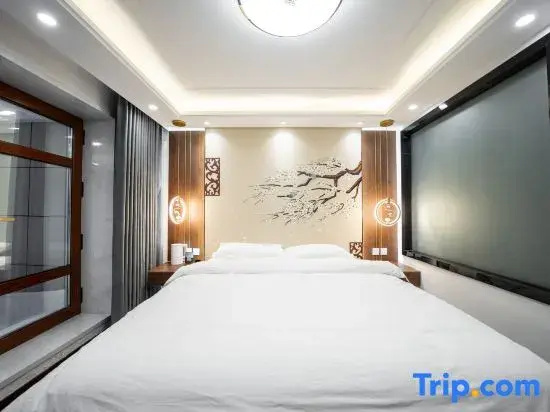 Premium Double room with balcony (full double bed)