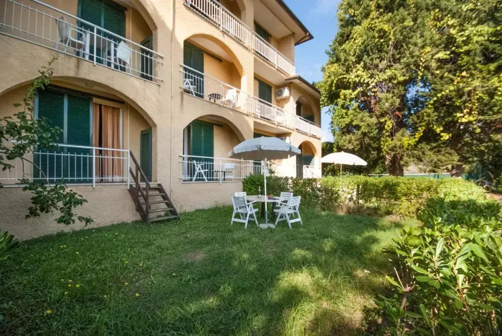 Apartment with garden view