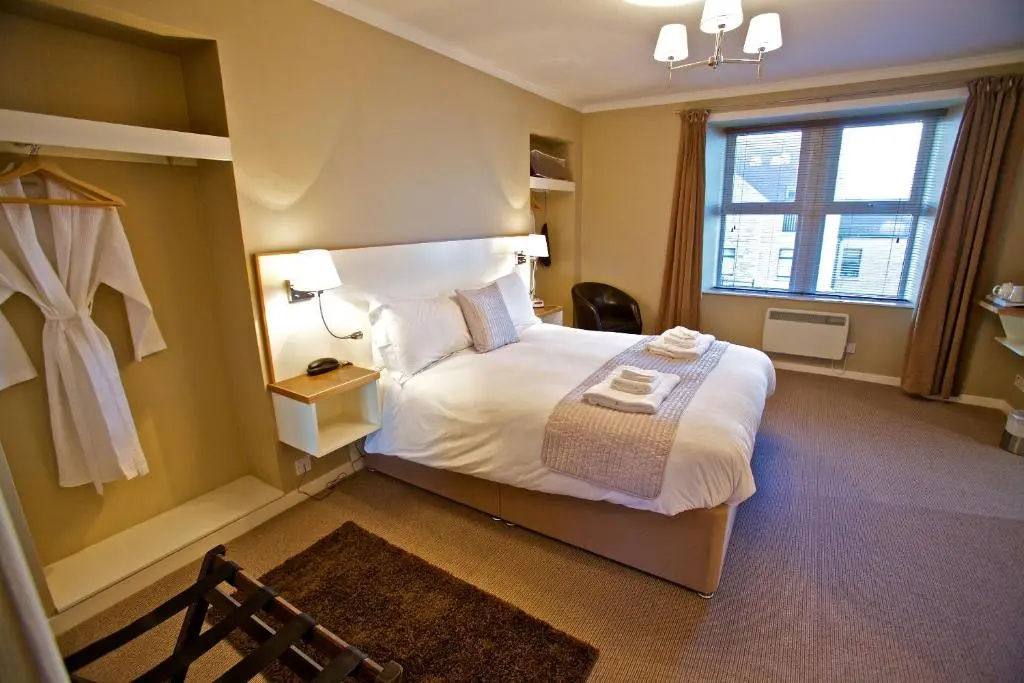Deluxe Double room (full double bed)