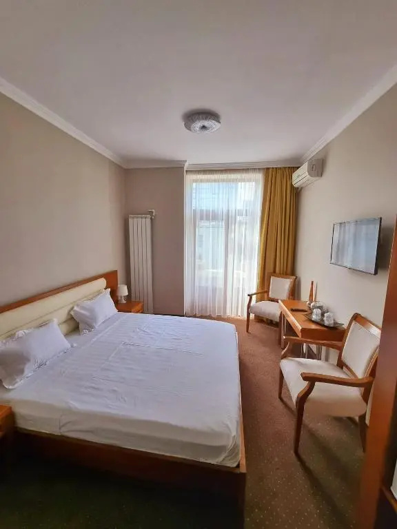 Standard Double room with balcony (full double bed)
