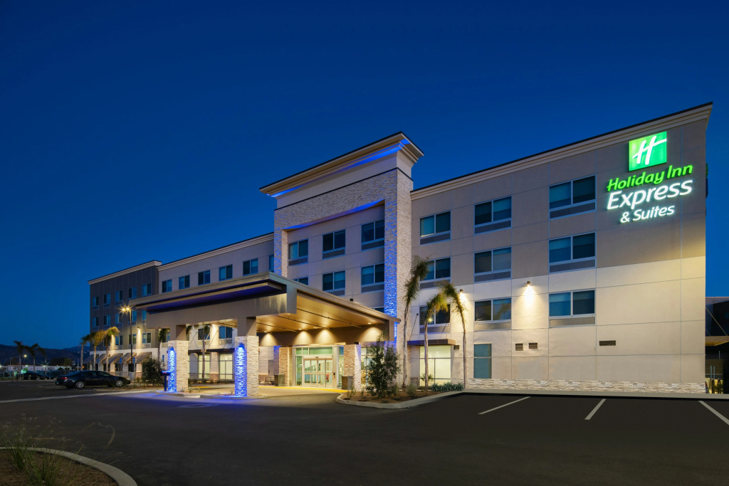 Holiday Inn Express & Suites Murrieta by IHG