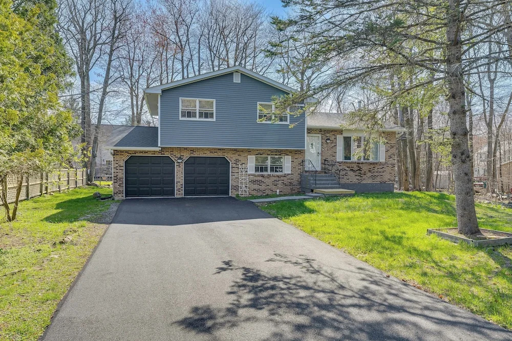 'the Highland Thistle' Poconos Escape w/ Game Room