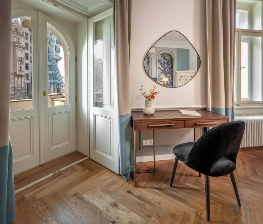 Deluxe Apartment