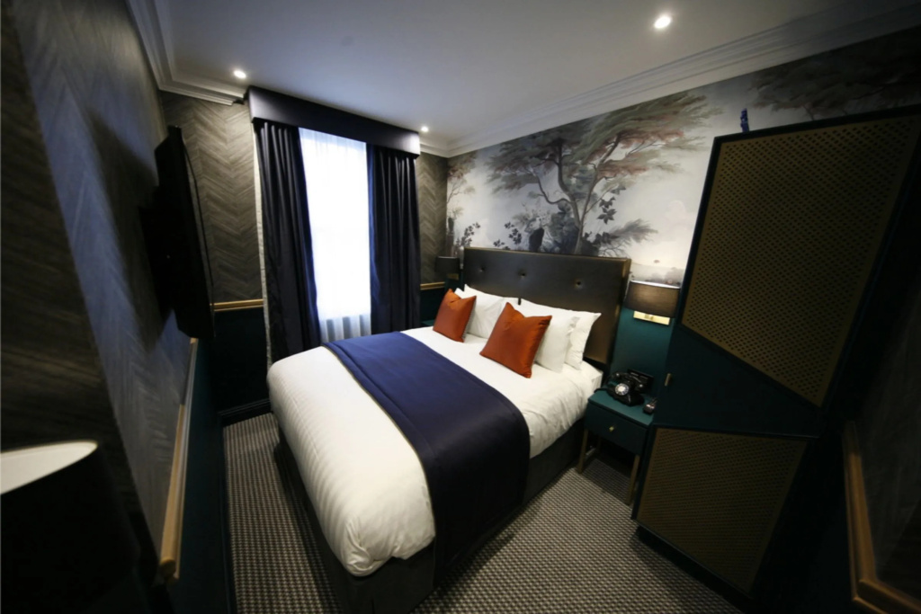 Отель The Portico Hotel в Лондоне