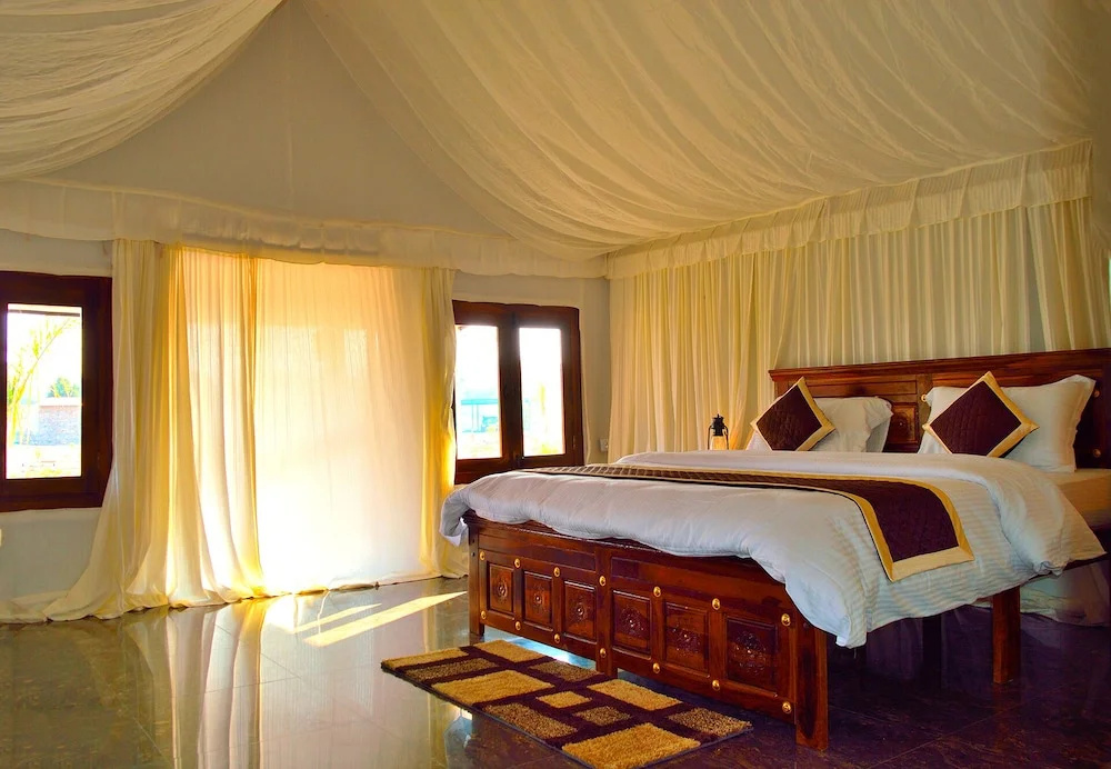 3 Bedrooms Tent with land view