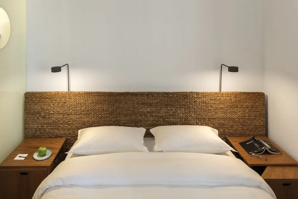 Standard Double room with courtyard view (full double bed)