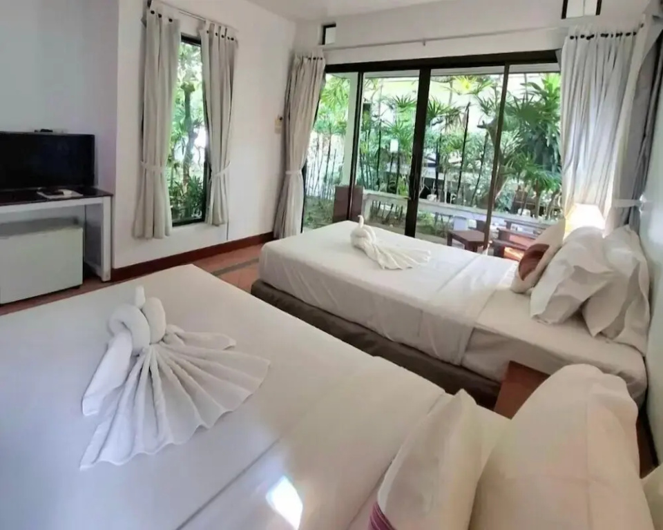 Deluxe Double room with balcony and with garden view (twin beds)