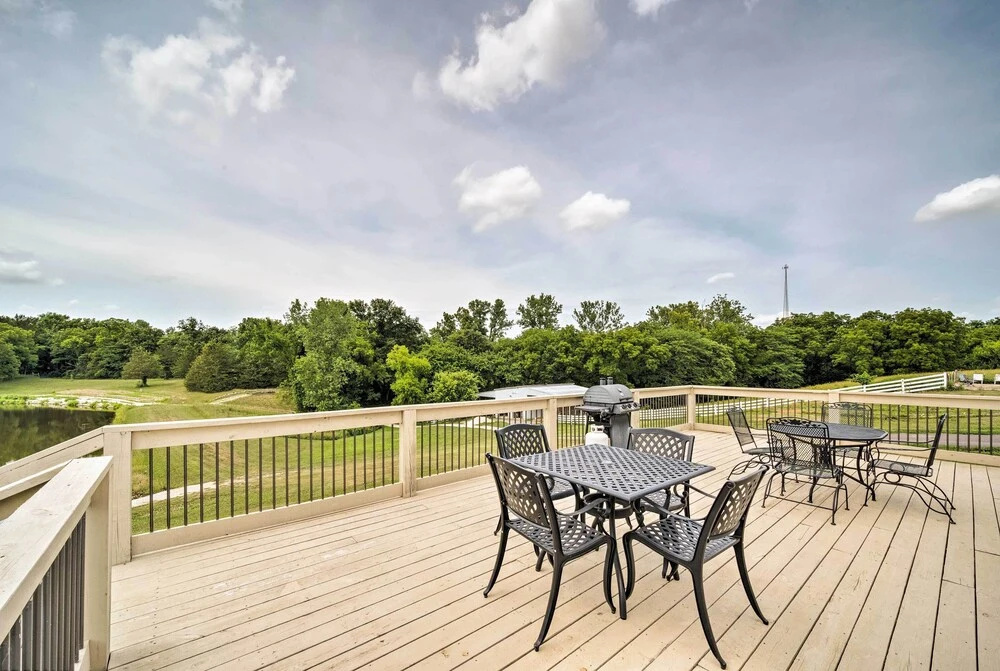 Cozy Missouri Retreat w/ Pool, Pond & Fire Pit!