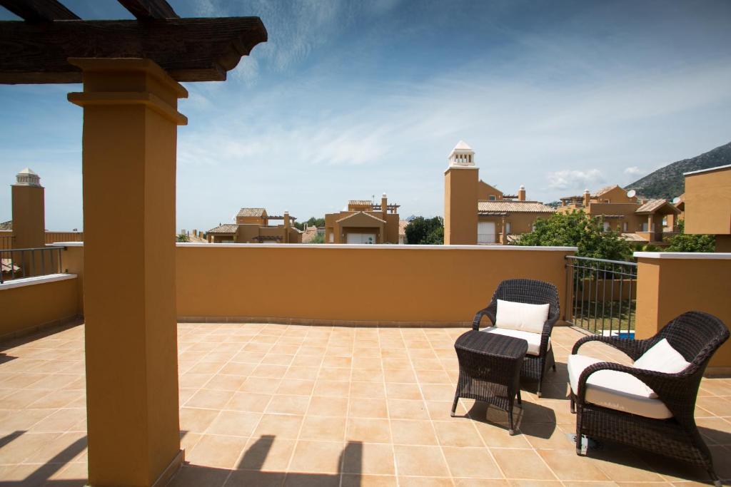 Вилла с 5 комнатами с видом на море в Villas Av Los Altos De Marbella