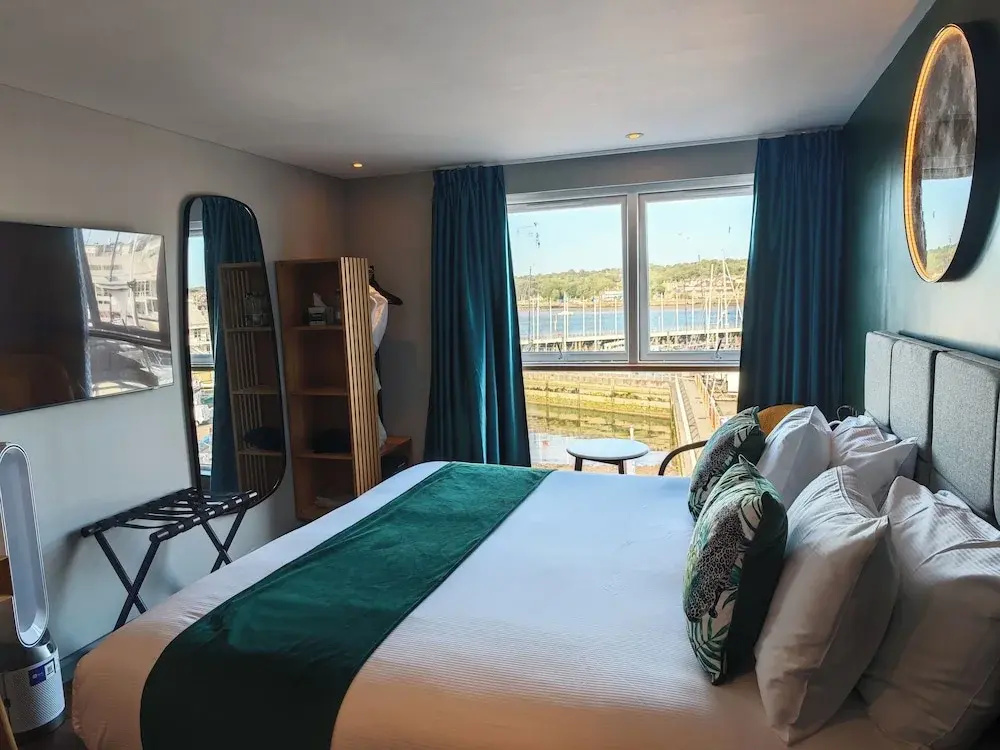Deluxe Double room with harbour view (full double bed)