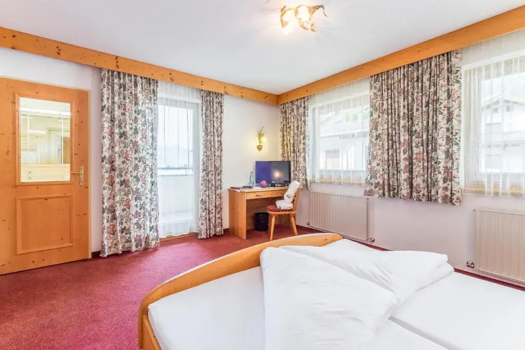 Superior Double room (full double bed)