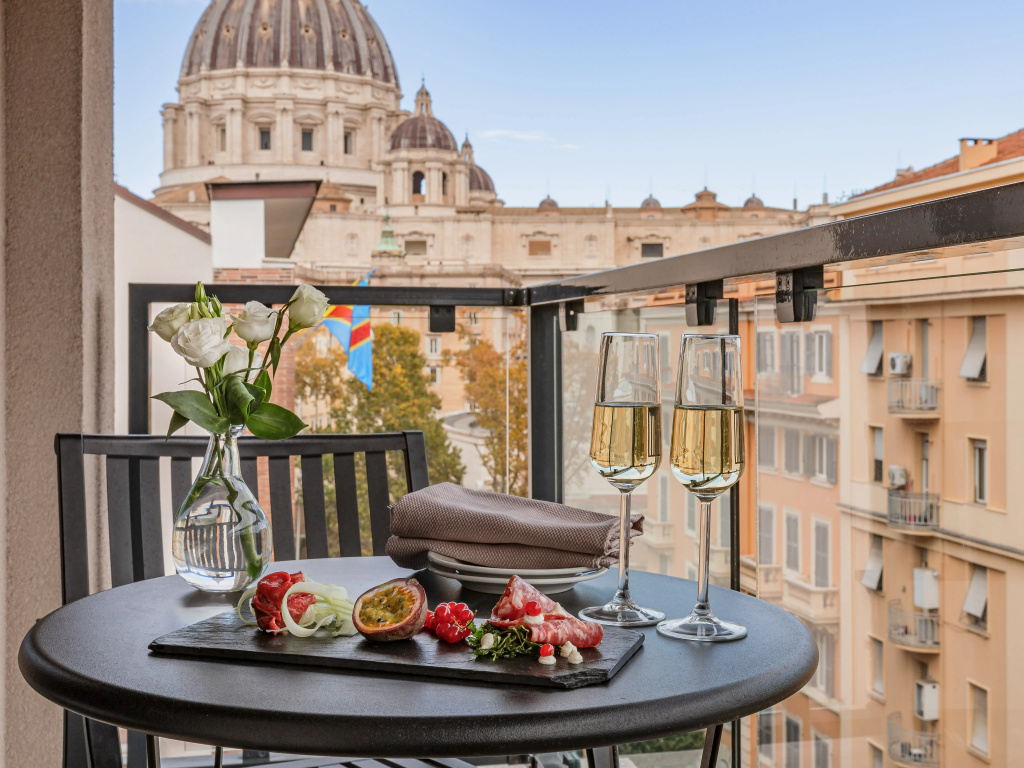 Deluxe Double room with balcony (full double bed)