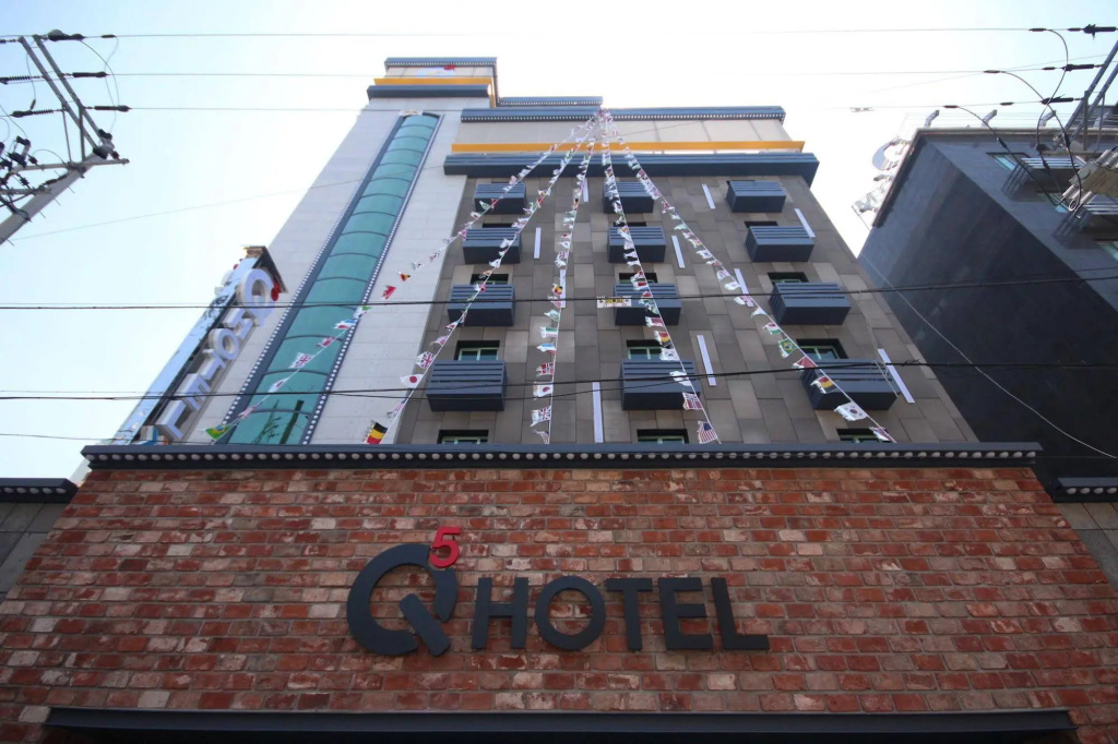 Q5 Hotel
