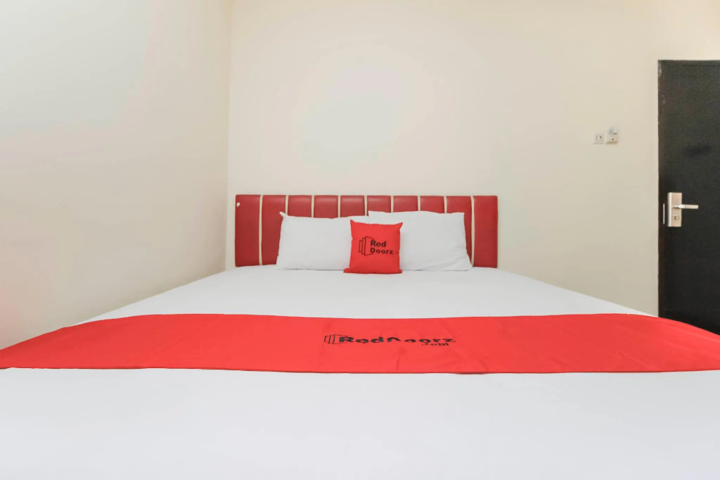 RedDoorz Plus @ Jalan Pemuda Jakarta - Chambres