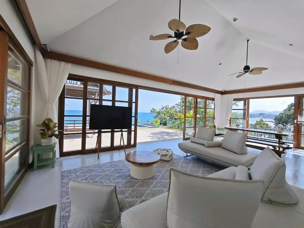 5 Bedrooms Luxury Villa with sea view