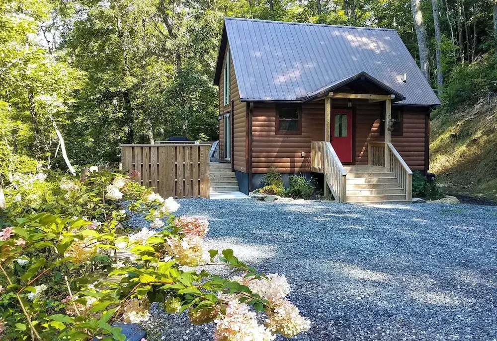 Hot Tub & Views: Charming Bryson City Cabin!