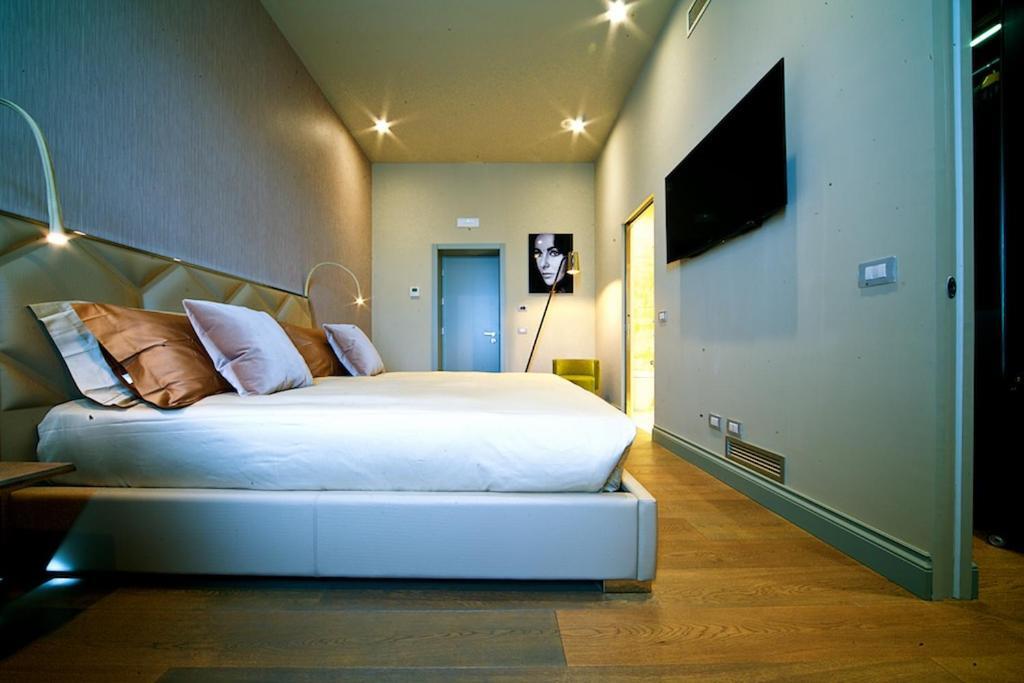 Victorian Luxury Suites by null