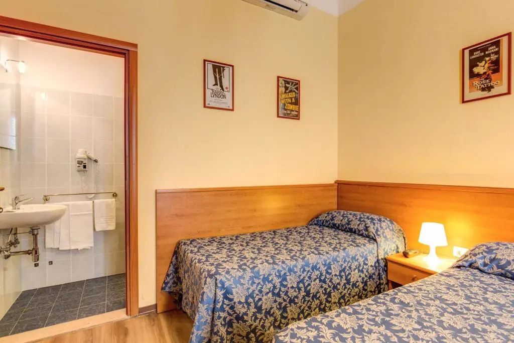 Standard Triple room