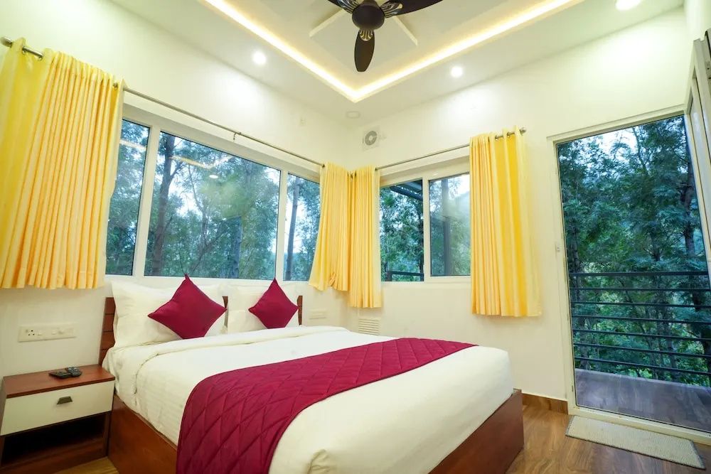 Deluxe Double room (full double bed)
