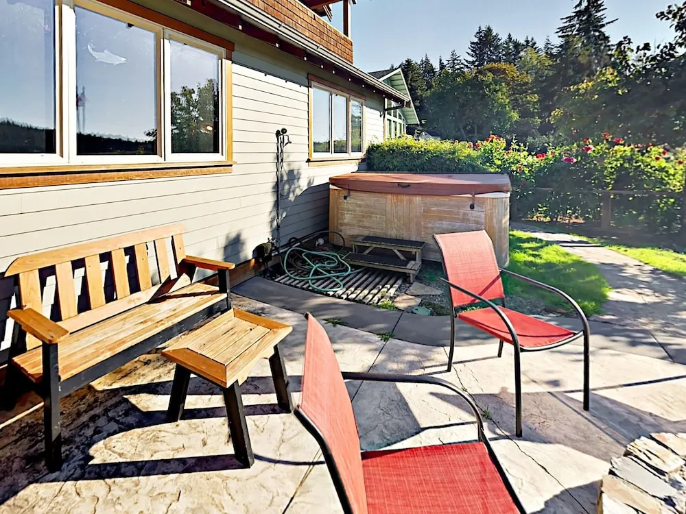 5166 Bayview Rd Home - 4 Br home by RedAwning