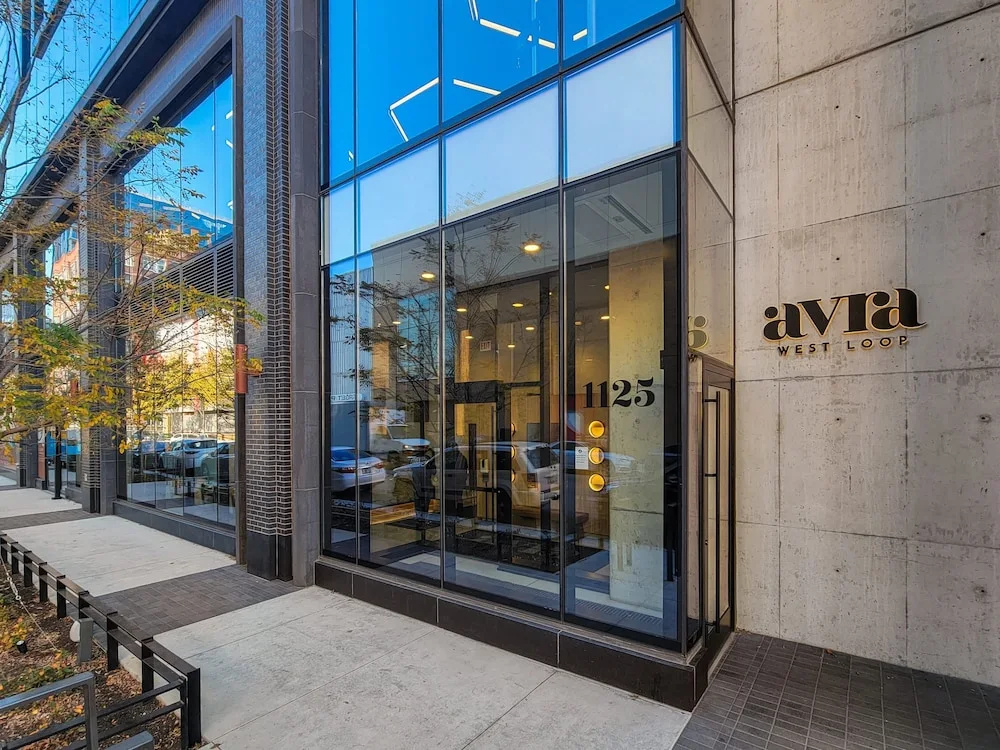 Fulton Market Group Hub 2 Units Walk to Dining