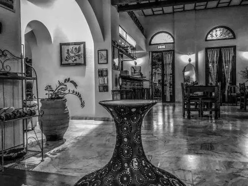 Lobby & Reception