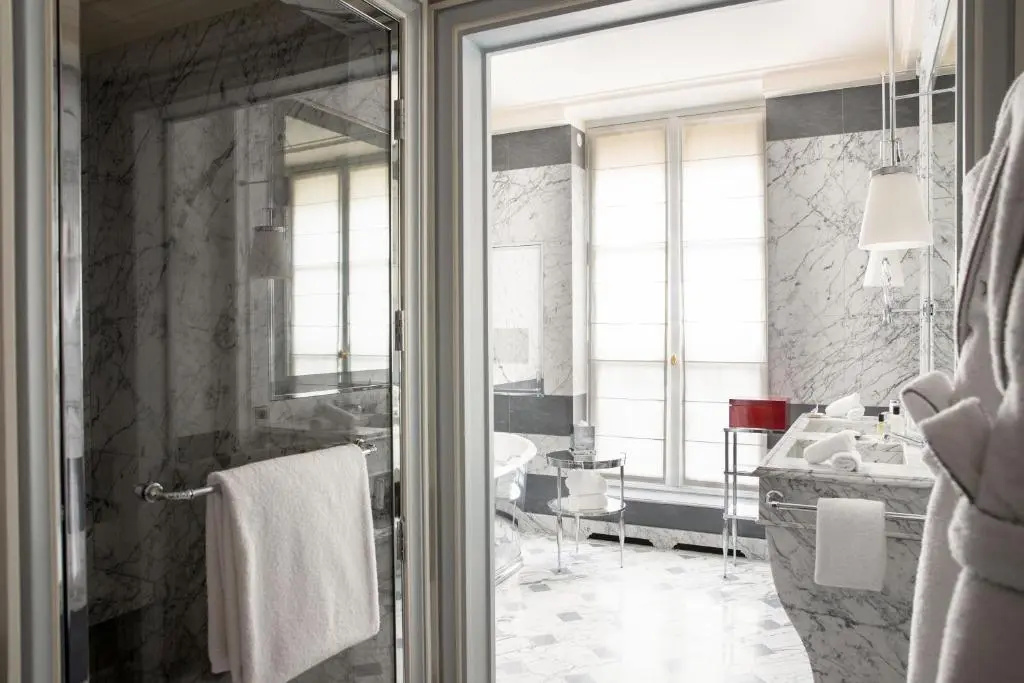 La Reserve Paris Hotel and Spa 54