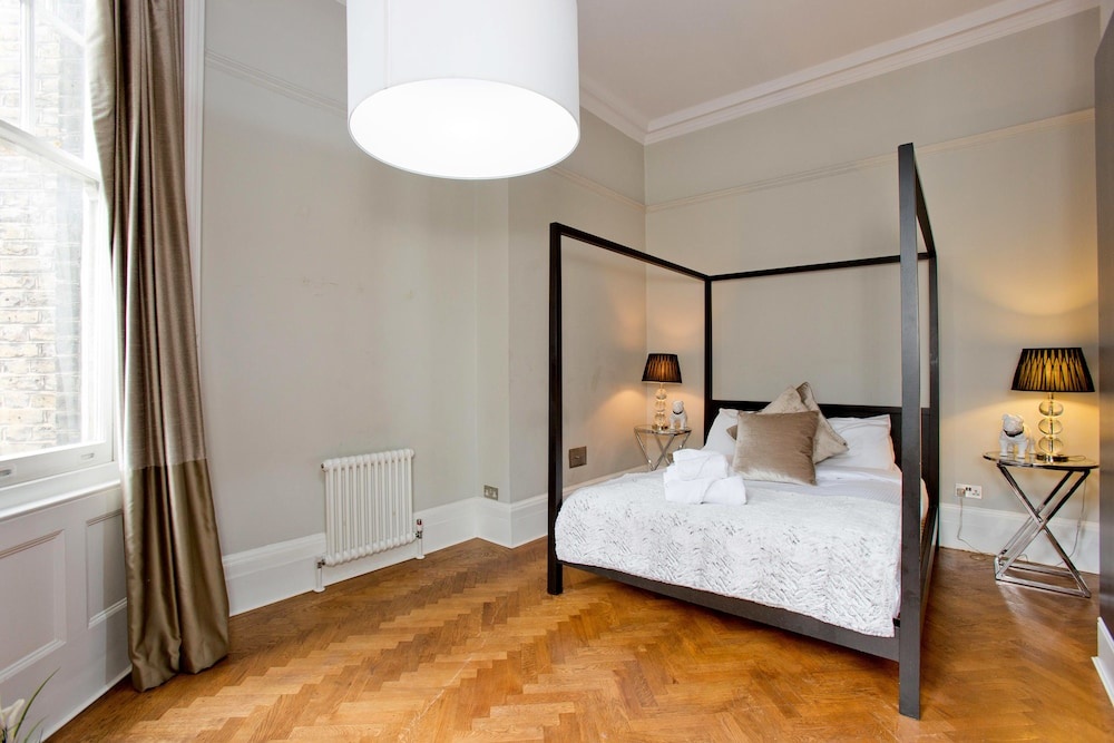 Stunning 2 bed and bath in Kensington